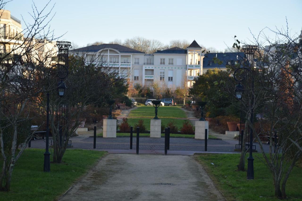 Appartement Avec Rez De Jardin A Disneyland Montévrain Exteriör bild